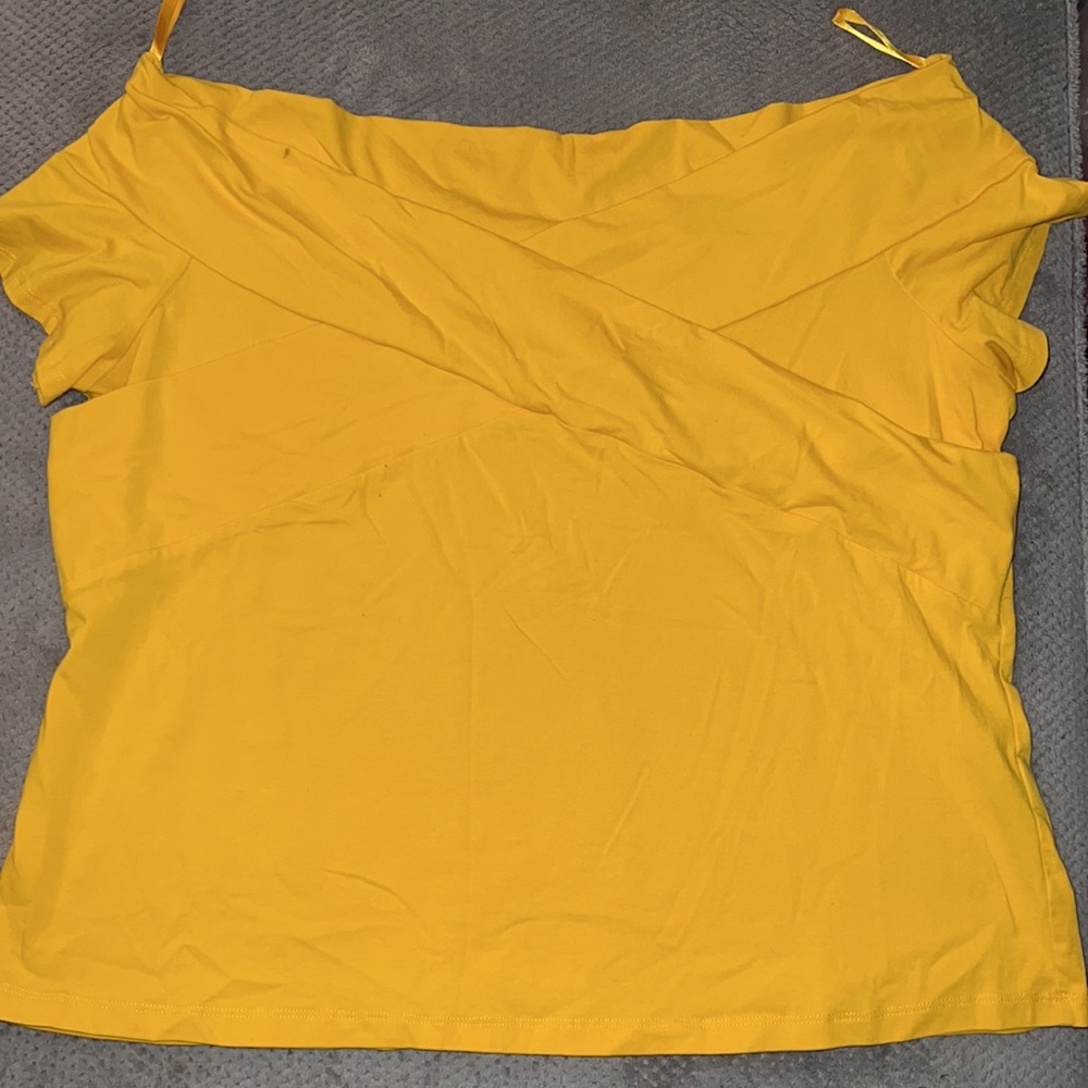 Fashion to Figure off the shoulder top 💛